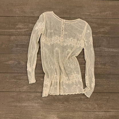creme lace longsleeve size xs/s