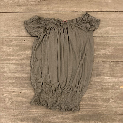 ruffled shirt size xs/s