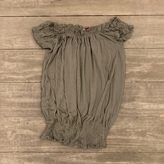 ruffled shirt size xs/s